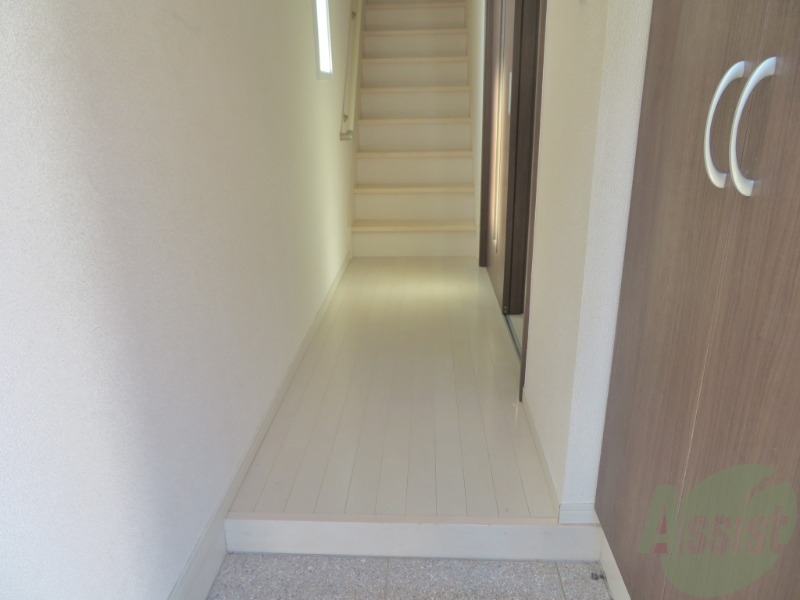 玄関　玄関でございます。毎日の出入りはこちらから。