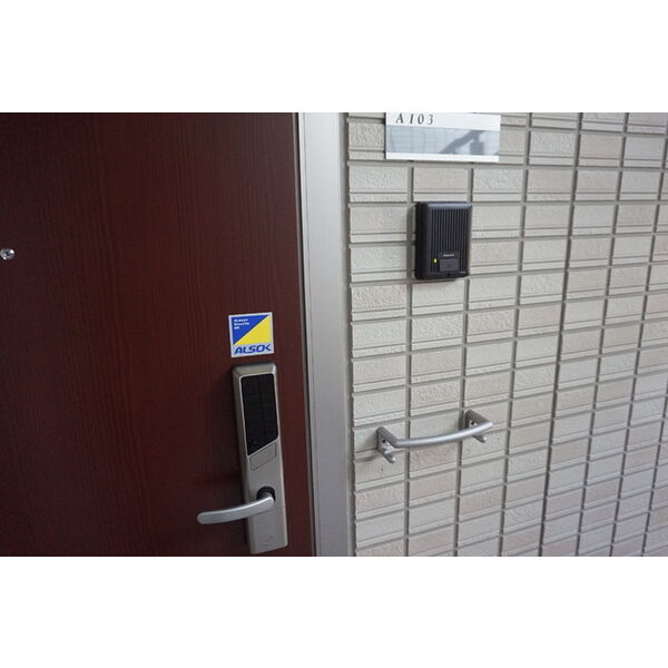 玄関　ICカードキー、インターホン