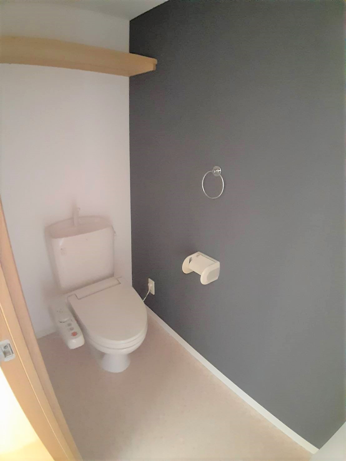 トイレ　※写真は反転タイプです