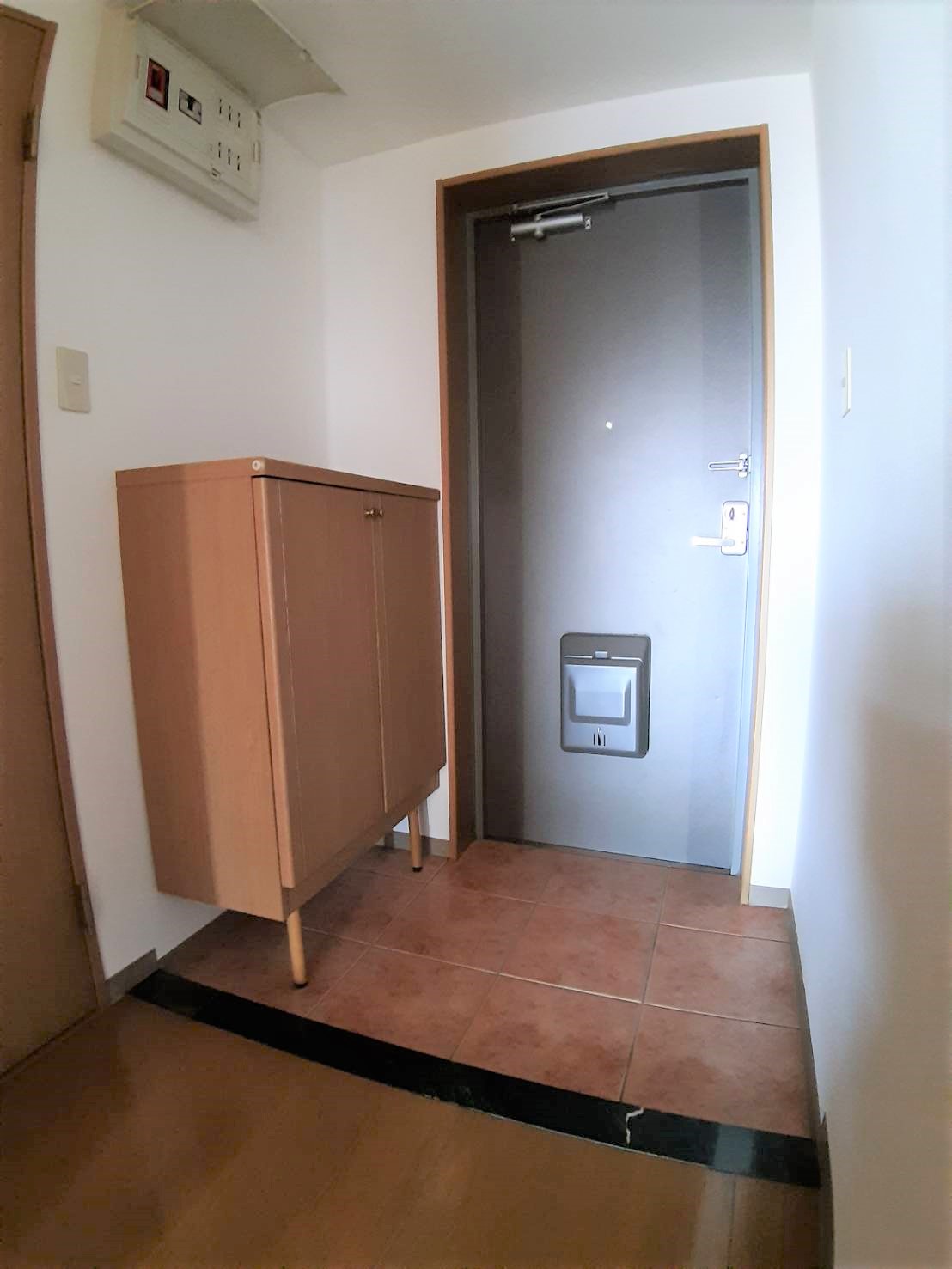 玄関　※写真は反転タイプです