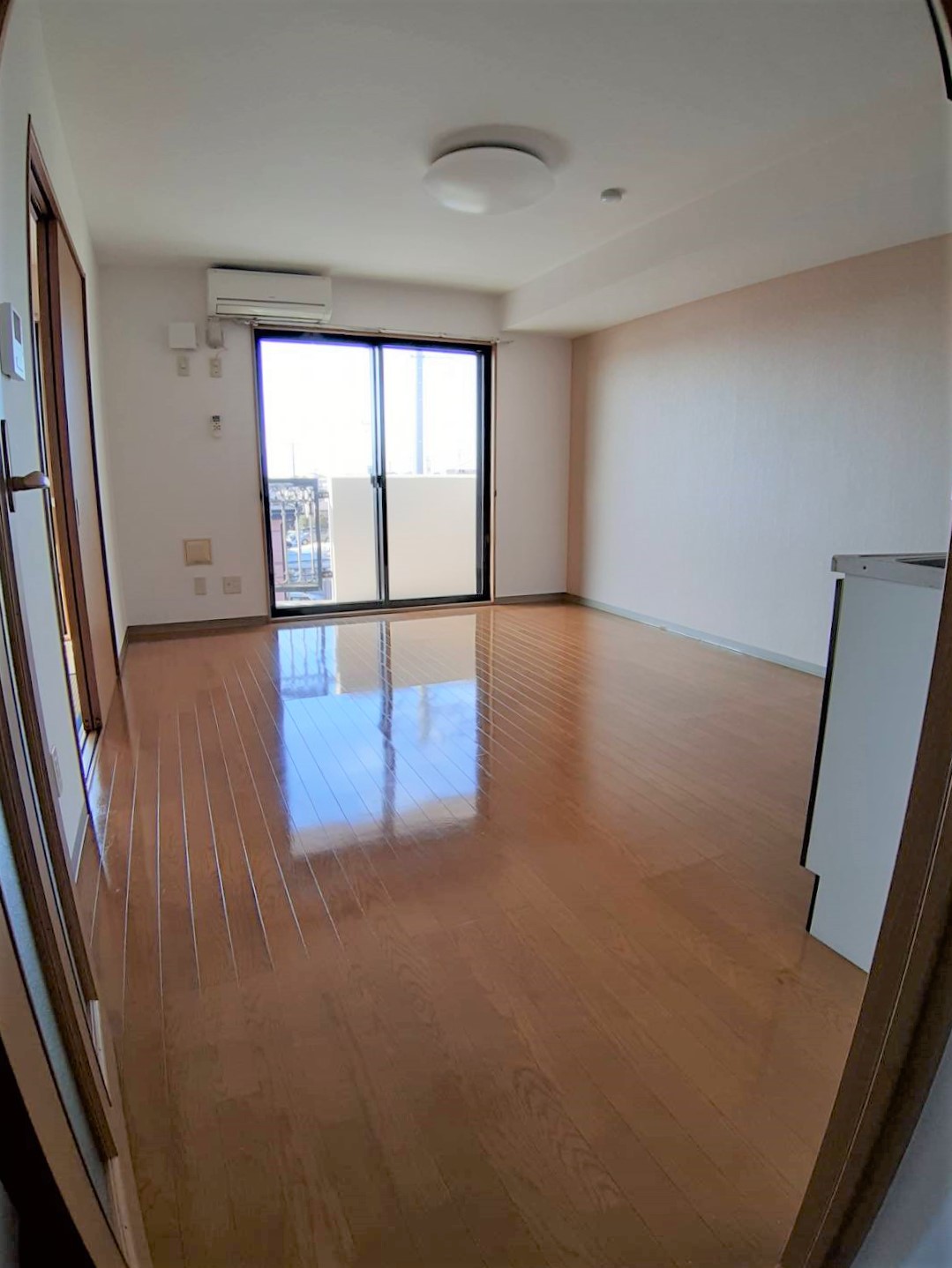 居室・リビング　※写真は反転タイプです