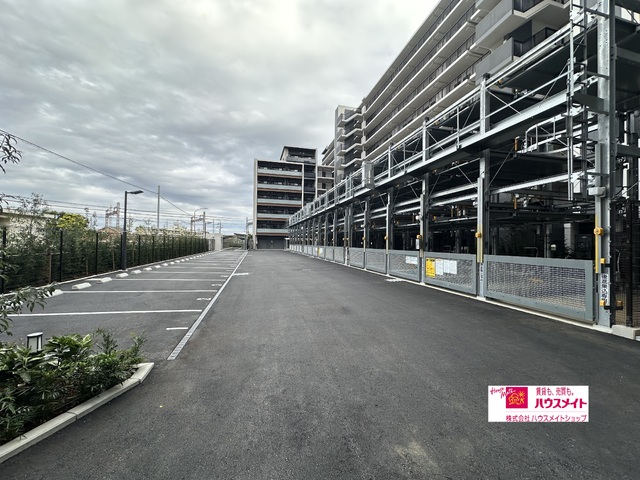 駐車場　出入りしやすい広さの駐車場です。