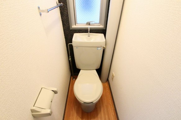 トイレ　温水洗浄便座設置します！