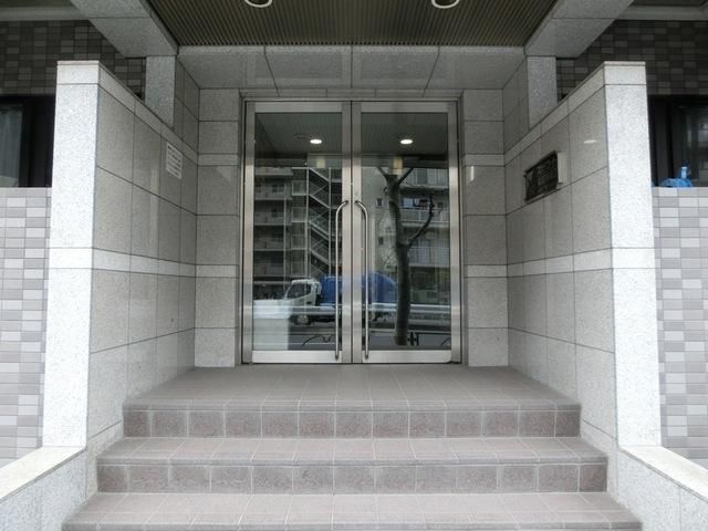 エントランス　オートロック付きのエントランス