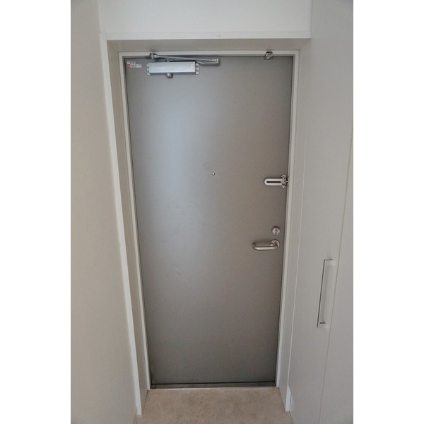 玄関　収納たっぷり玄関