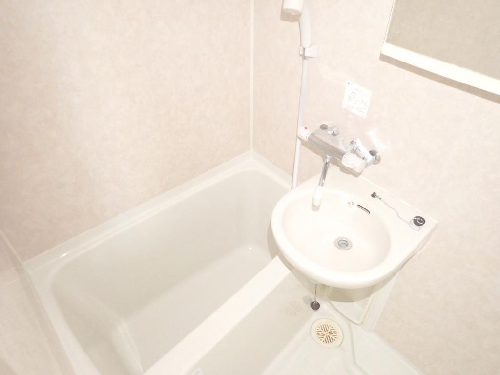 バス・シャワールーム　反転