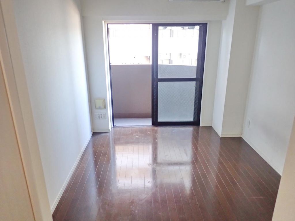 居室・リビング　反転