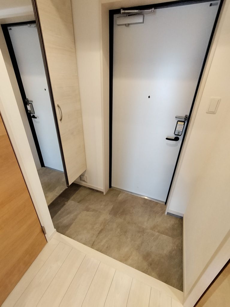 玄関　バルコニー