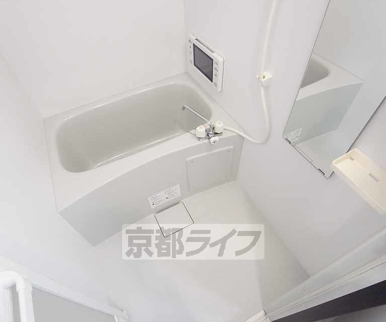 バス・シャワールーム　テレビ付きのお風呂