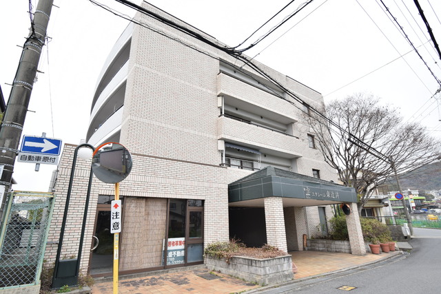 建物外観　鉄筋コンクリート６階建マンション♪