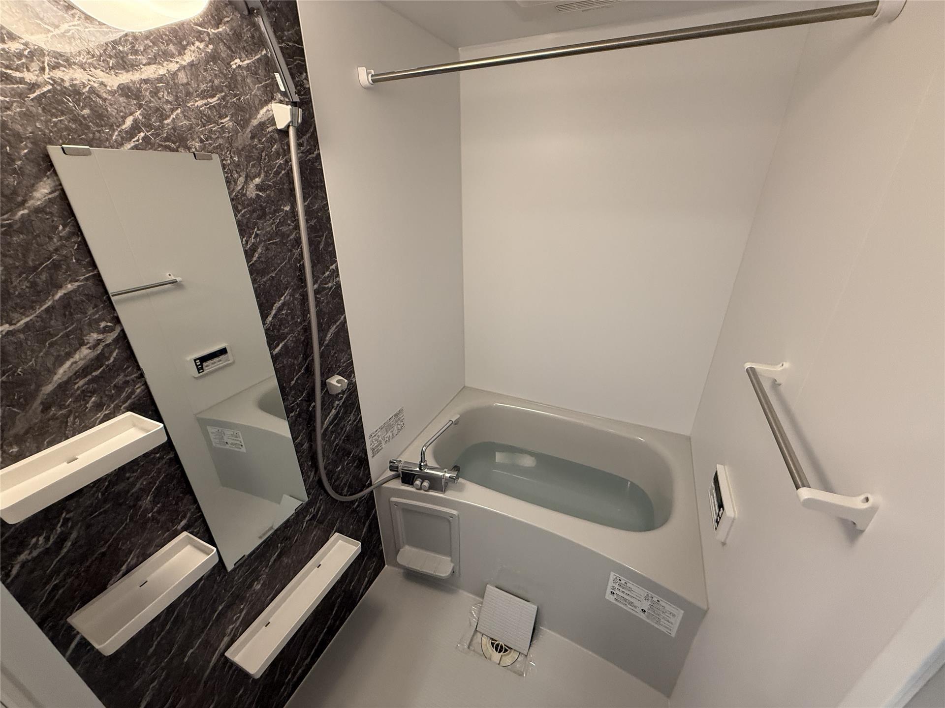 バス・シャワールーム　ゆっくりと１日の疲れを癒してください