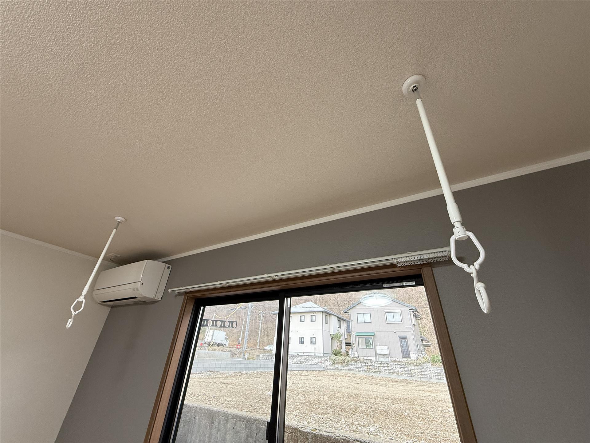 バルコニー　バルコニーの代わりにいつでもお洗濯可能な室内物干しがついてま