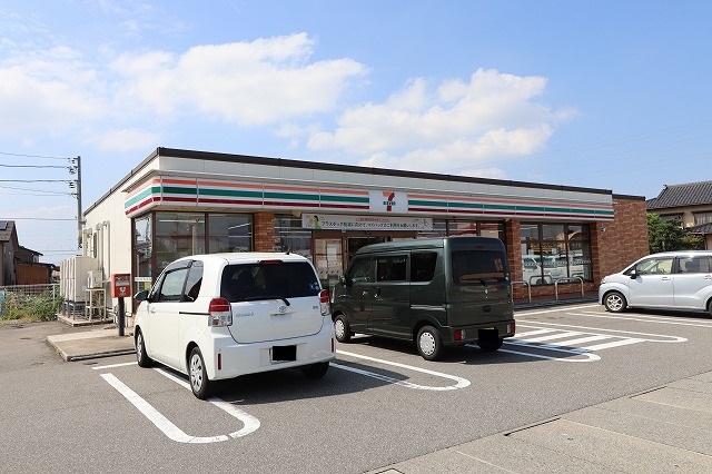 コンビニ　セブンイレブン（コンビニ）まで1045m