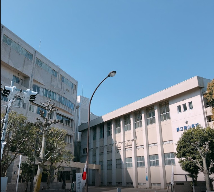 高校・高専　東京都立青山高校（高校・高専）まで2013m