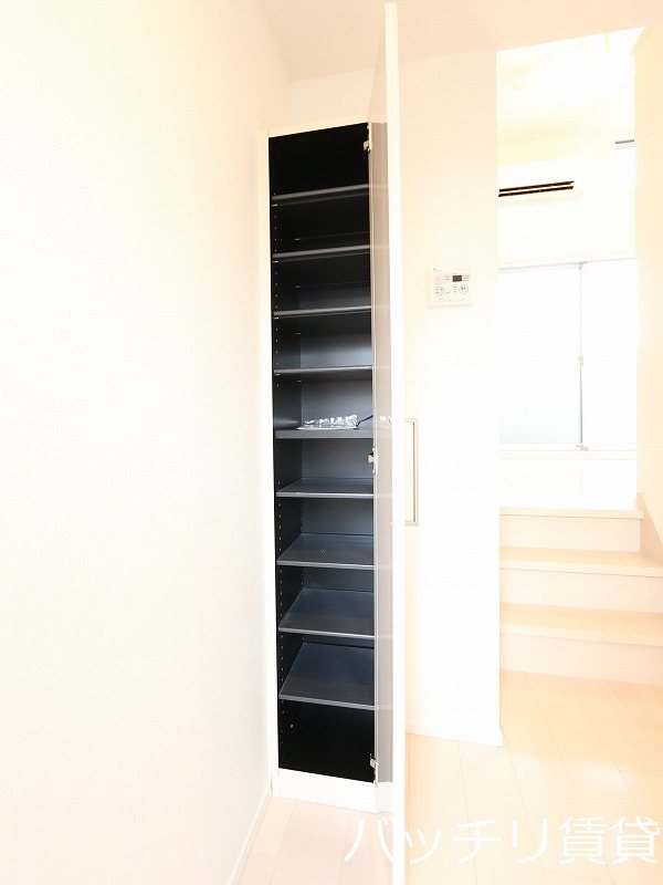 玄関　同型タイプの為、現状を優先致します。