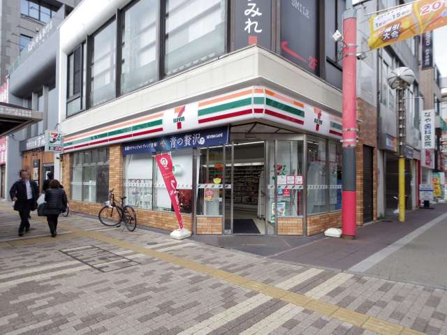 コンビニ　セブンイレブン（コンビニ）まで251m