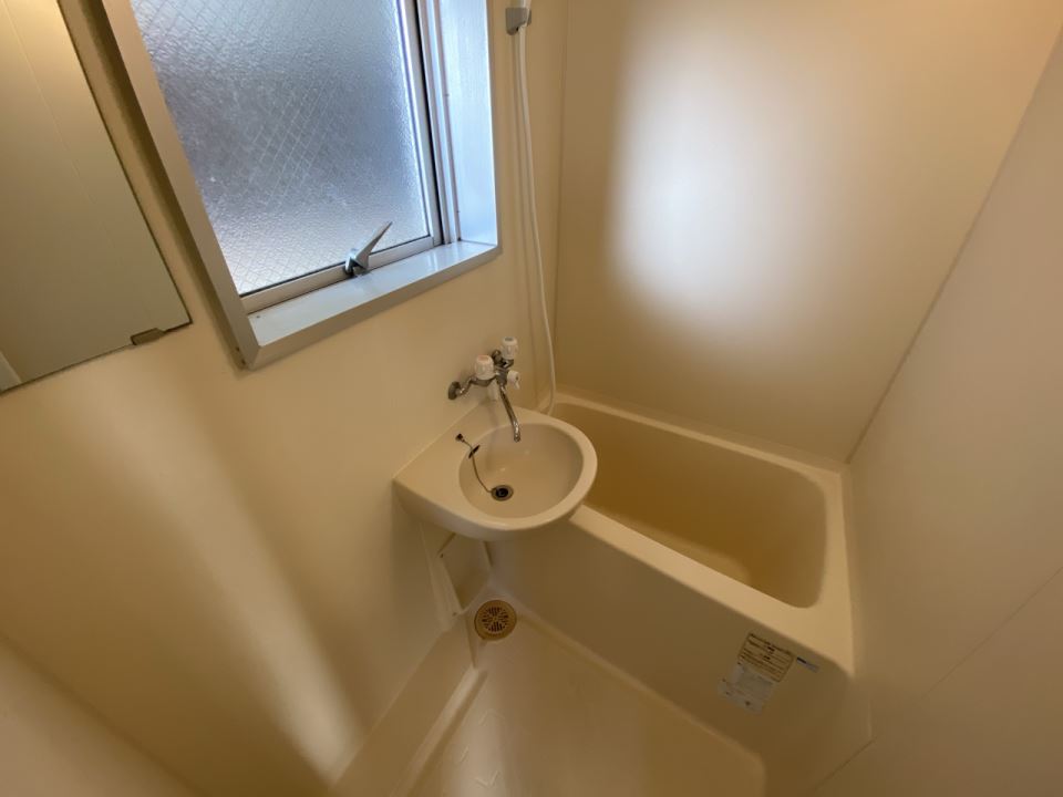 バス・シャワールーム　窓の付きお風呂