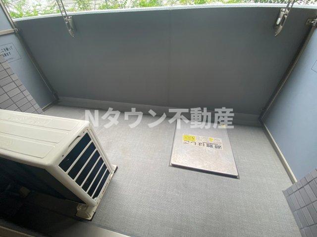 バルコニー　暖かな日差しのふりそそぐバルコニー