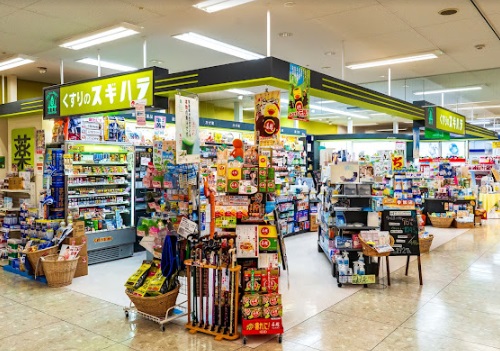 ドラックストア　くすりのスギハライオン千歳店（ドラッグストア）まで394m