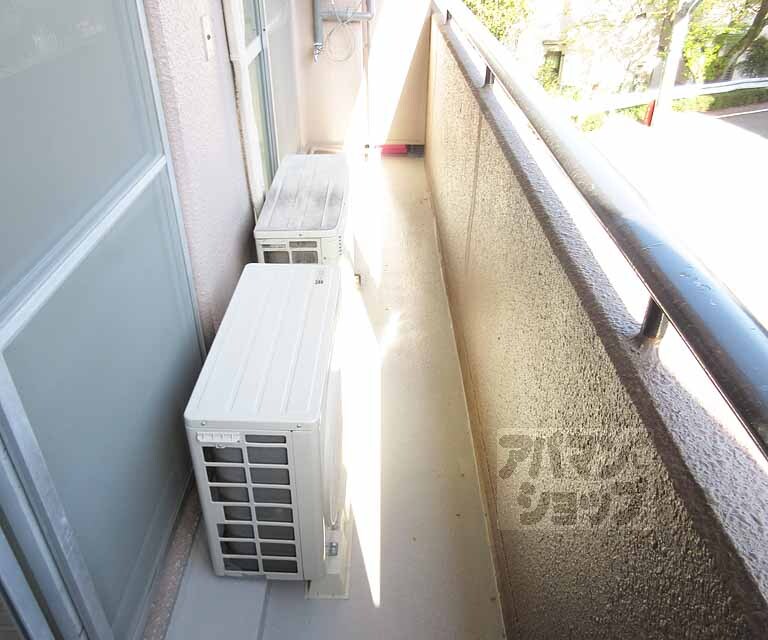 バルコニー　二つの部屋から行けるベランダです