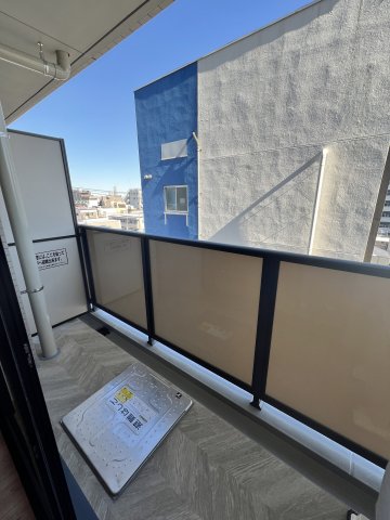 バルコニー　開放的で明るい空間を演出してくれるバルコニーです