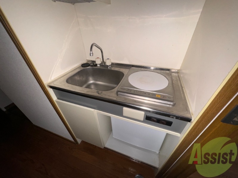 キッチン　可愛いミニキッチンは一口ＩＨとミニ冷蔵庫完備