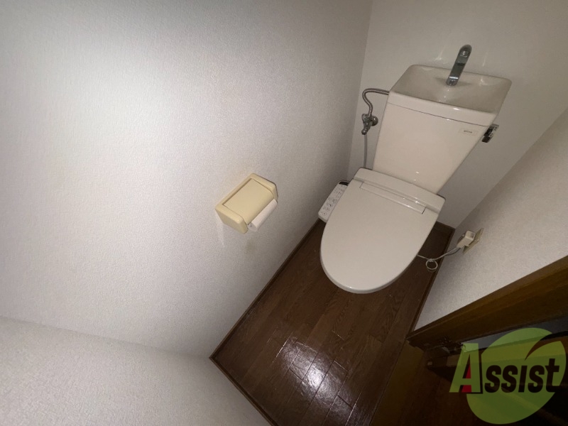 トイレ　トイレは温水洗浄機能付きです