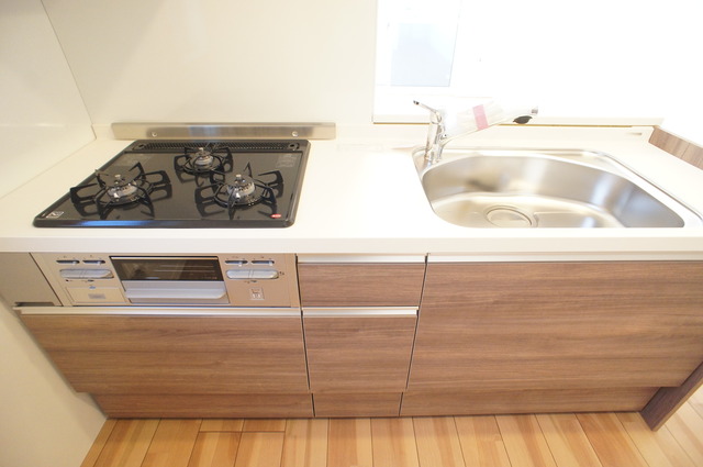 キッチン　お料理好きには嬉しい☆グリル付３口システムキッチン設置済♪