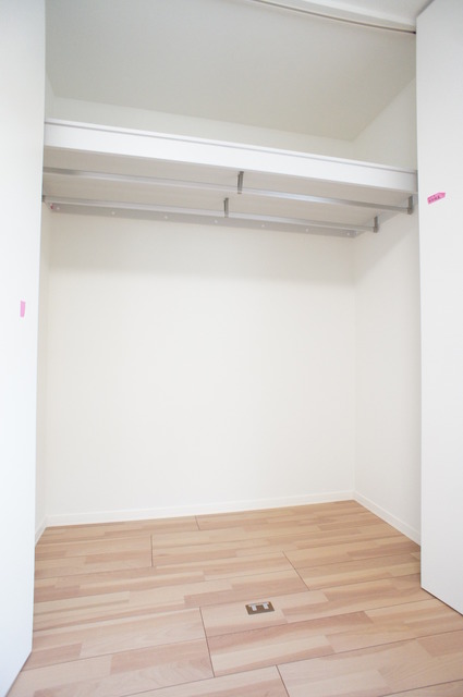 収納　増えがちな荷物をスッキリ収納できる大きめクローゼットです♪
