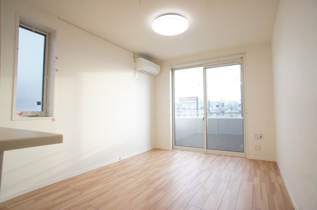 居室・リビング　採光と通風に優れた、開放感溢れるリビングダイニング♪