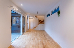 居室・リビング　こちらの居間で趣味の時間をお楽しみください