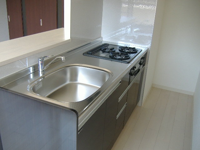 キッチン　コンパクトなキッチンで掃除もラクラク