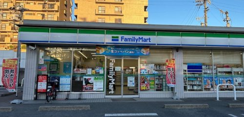 コンビニ　ファミリーマート 芳野三丁目店（コンビニ）まで750m