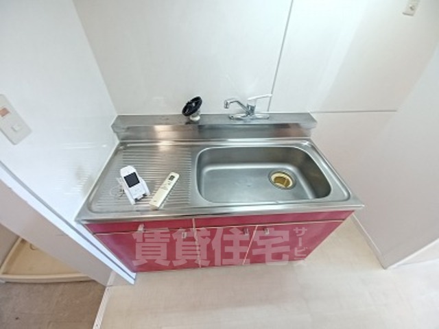 キッチン　同物件別部屋