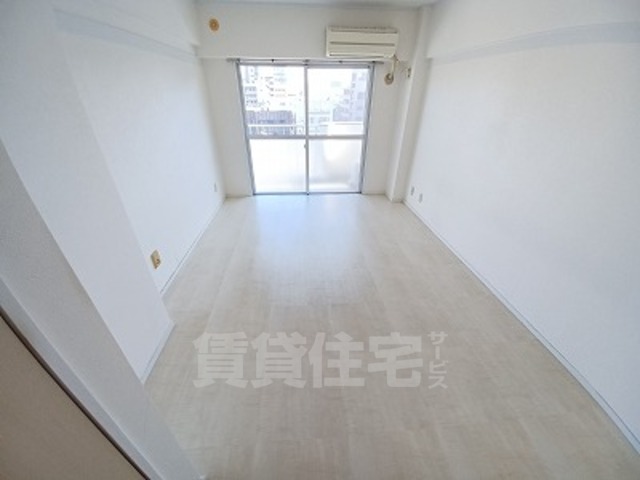 居室・リビング　同物件別部屋