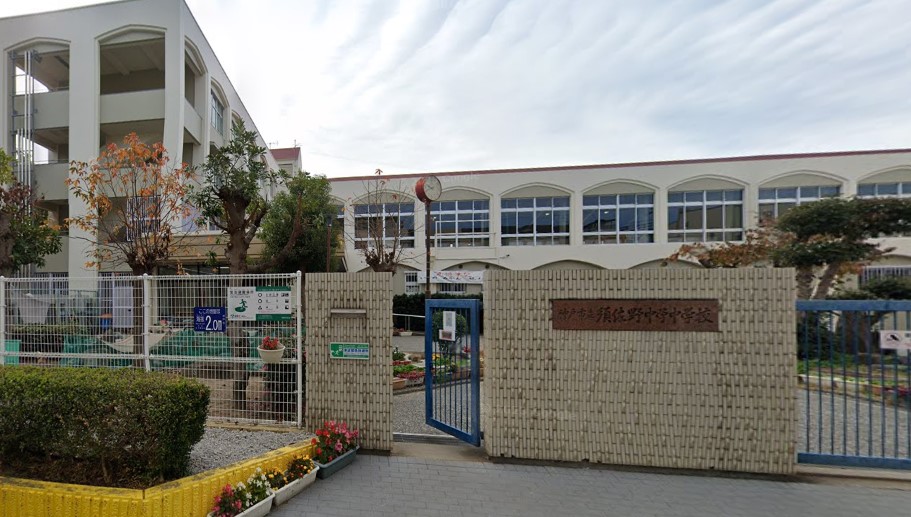 中学校　神戸市立須佐野中学校（中学校）まで632m