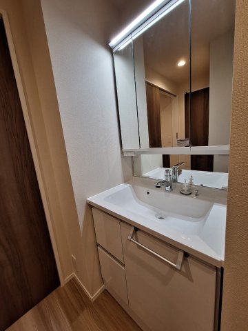 洗面設備　朝の身支度には欠かせない独立洗面化粧台