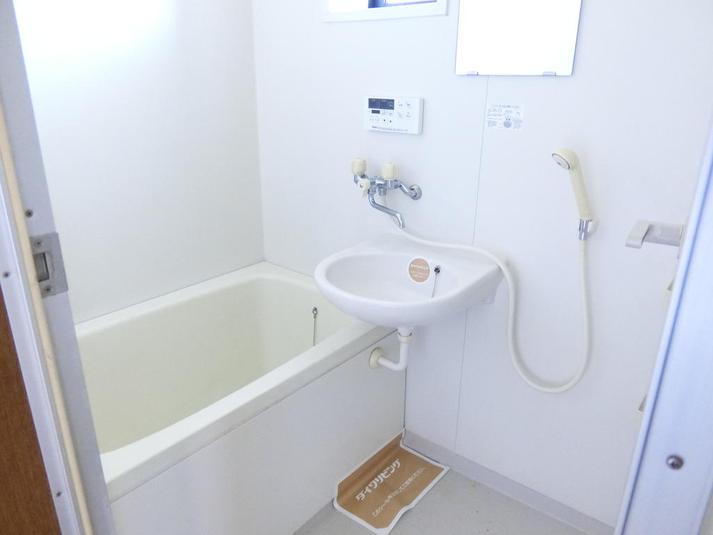 バス・シャワールーム　※同アパートのものを使用しております
