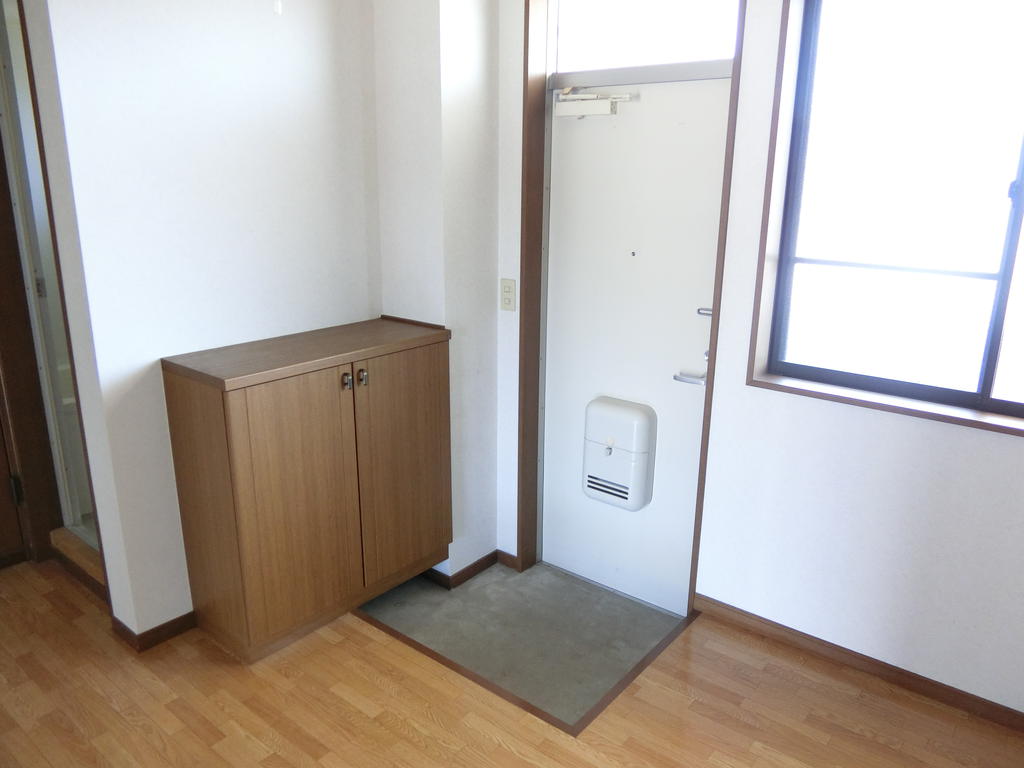 玄関　※同アパートのものを使用しております