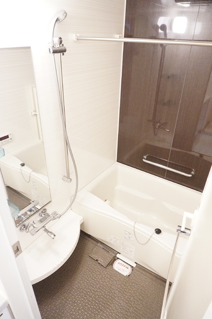 バス・シャワールーム　浴室乾燥機付きバスルーム