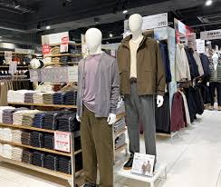 ショッピングセンター　ユニクロヨドバシ横浜店（ショッピングセンター）まで549m