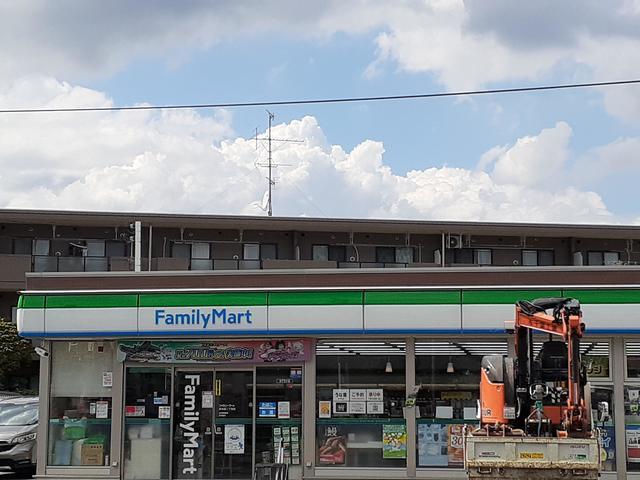 コンビニ　ファミリーマート（コンビニ）まで350m
