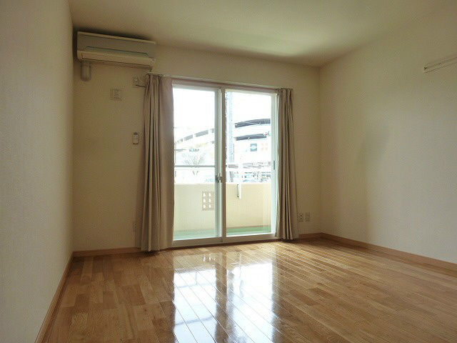 居室・リビング　写真は107号室です