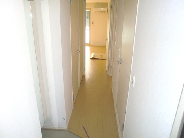 玄関　★玄関側から見た室内スペースです★