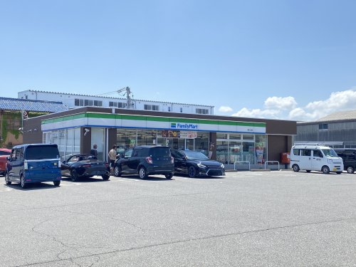 コンビニ　ファミリーマート桑名江場（コンビニ）まで627m