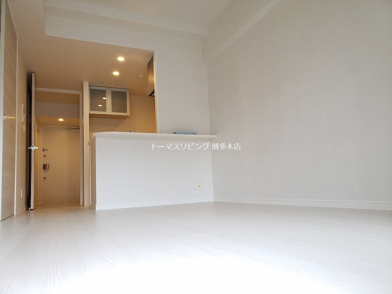 居室・リビング　別号室の参考写真になります。