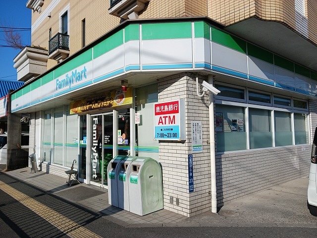 コンビニ　ファミリーマート玉里団地店（コンビニ）まで60m