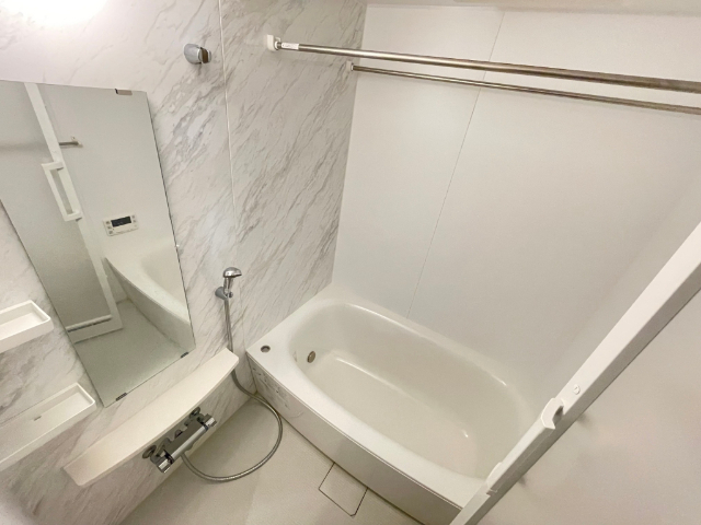 バス・シャワールーム　浴室乾燥機、追炊きつき