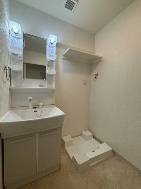 洗面設備　他号室の写真になります。