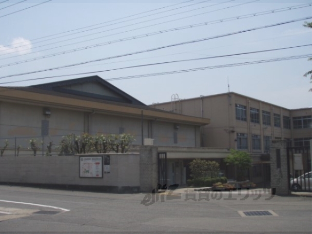 中学校　山科中学校（中学校）まで850m